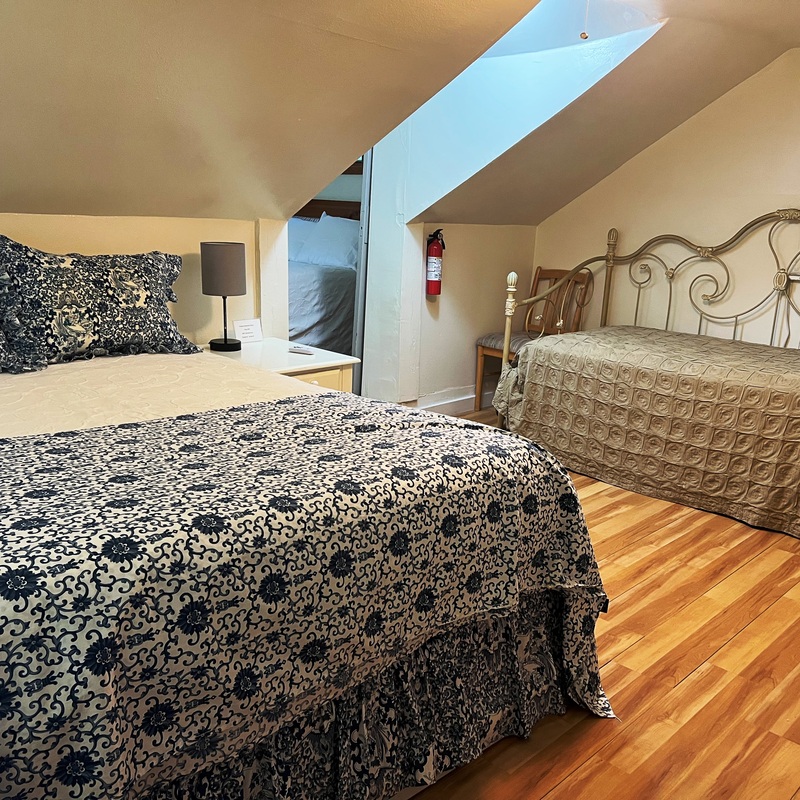 Suite 3 Queen and Daybed with Trundle